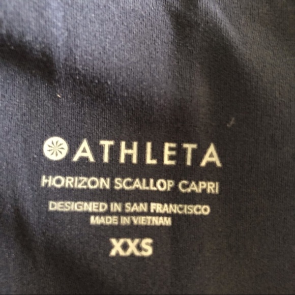 Athleta two tone blue Horizon Scallop Capri leggings in size XXS - Picture 2 of 3